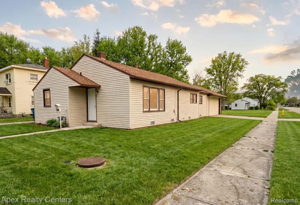 31939 Calhoun Court Westland City MI 48186
