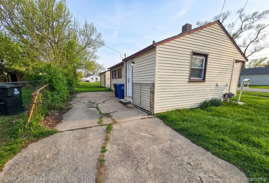 31939 Calhoun Court Westland City MI 48186