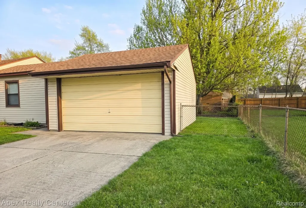 31939 Calhoun Court Westland City MI 48186