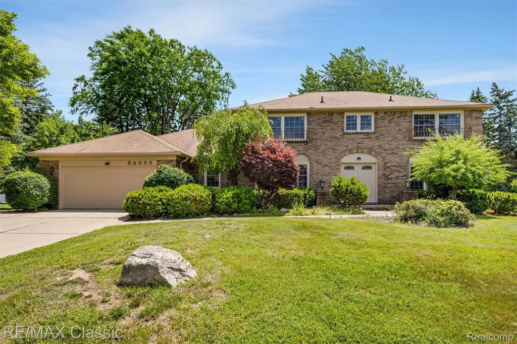 36953 Fox Glen Farmington Hills City MI 48331