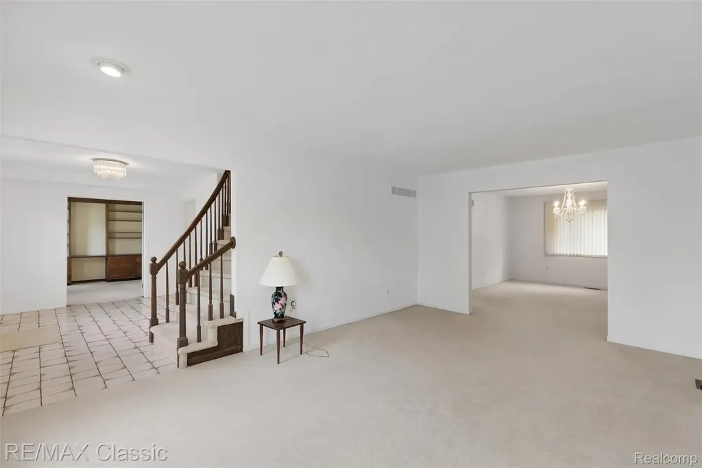 36953 Fox Glen Farmington Hills City MI 48331