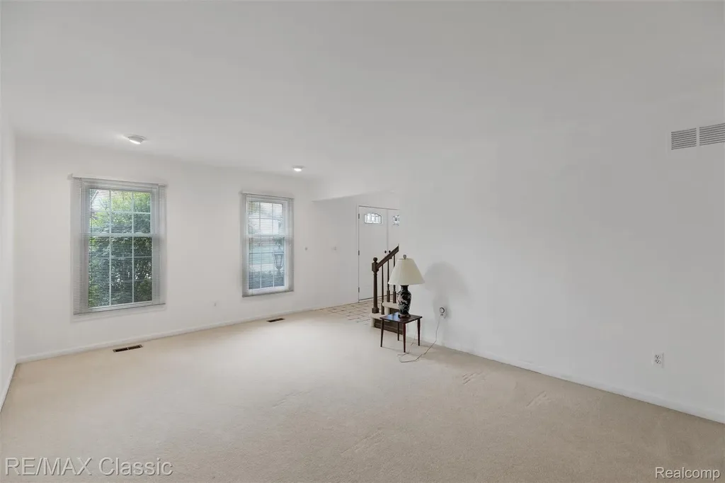 36953 Fox Glen Farmington Hills City MI 48331