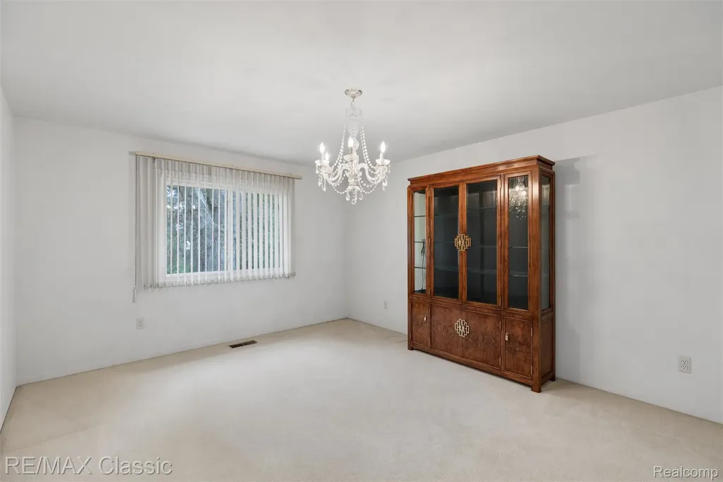 36953 Fox Glen Farmington Hills City MI 48331