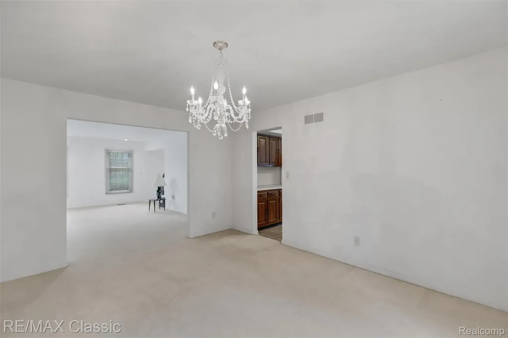 36953 Fox Glen Farmington Hills City MI 48331