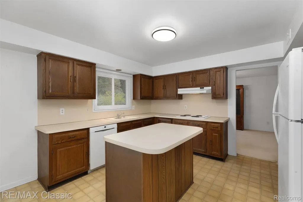36953 Fox Glen Farmington Hills City MI 48331