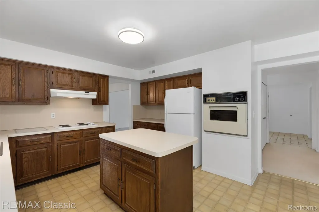 36953 Fox Glen Farmington Hills City MI 48331