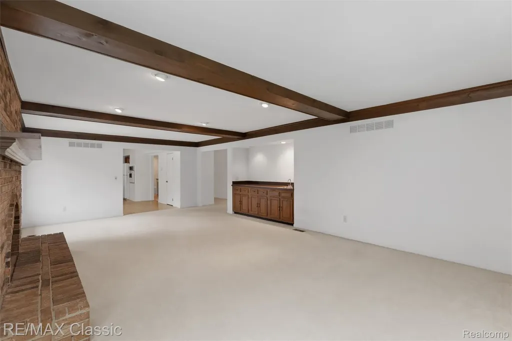 36953 Fox Glen Farmington Hills City MI 48331