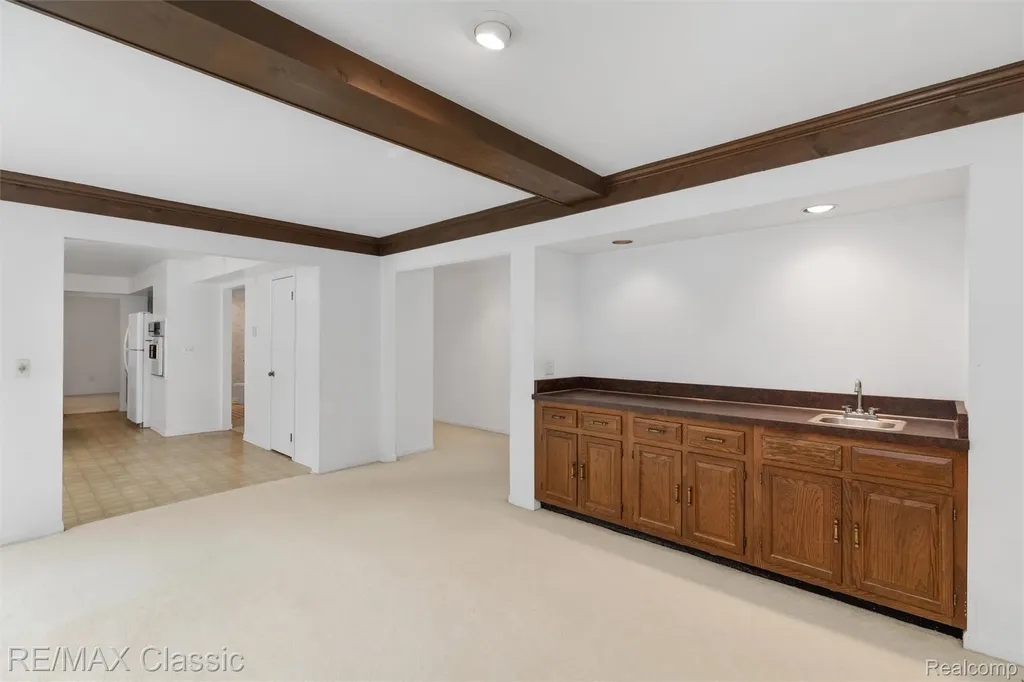 36953 Fox Glen Farmington Hills City MI 48331