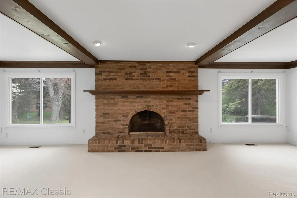 36953 Fox Glen Farmington Hills City MI 48331