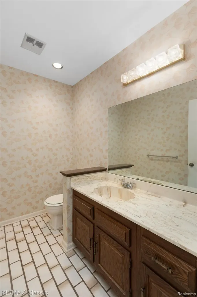 36953 Fox Glen Farmington Hills City MI 48331