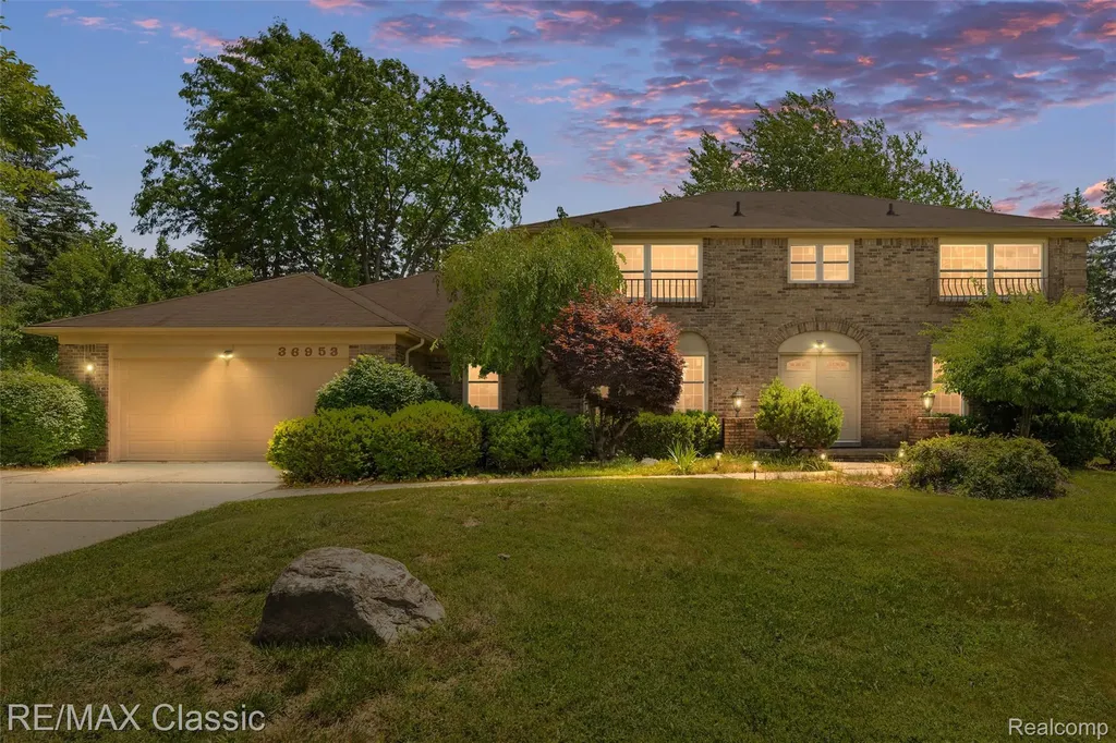 36953 Fox Glen Farmington Hills City MI 48331