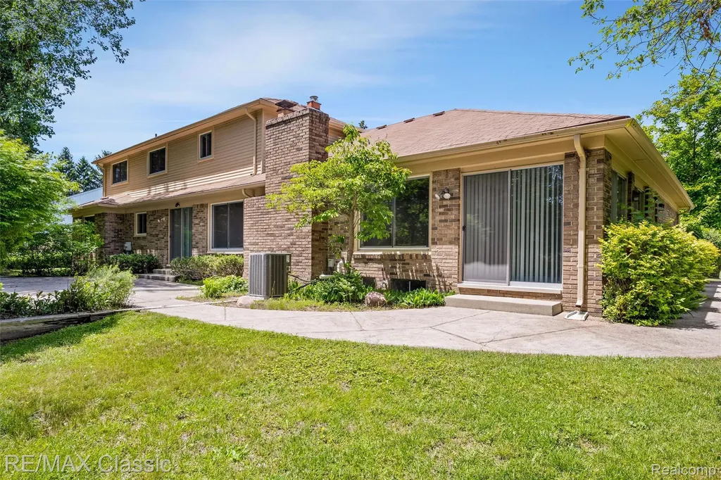 36953 Fox Glen Farmington Hills City MI 48331
