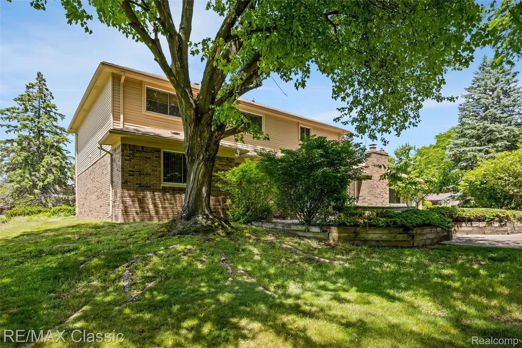 36953 Fox Glen Farmington Hills City MI 48331