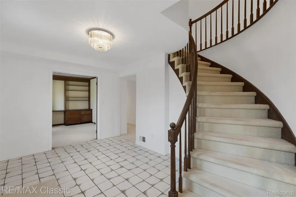 36953 Fox Glen Farmington Hills City MI 48331