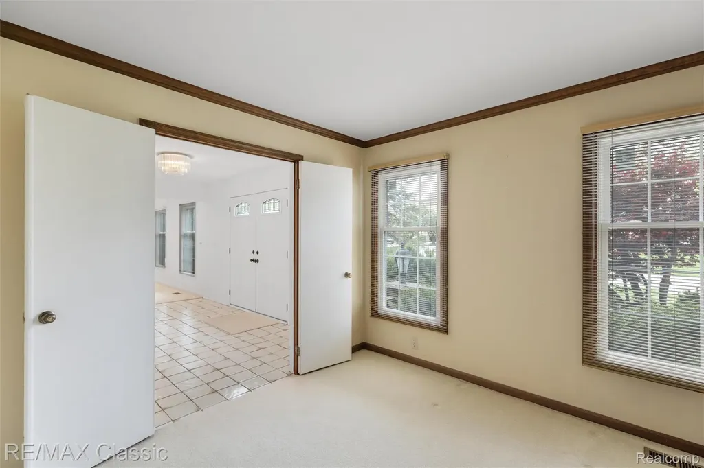 36953 Fox Glen Farmington Hills City MI 48331