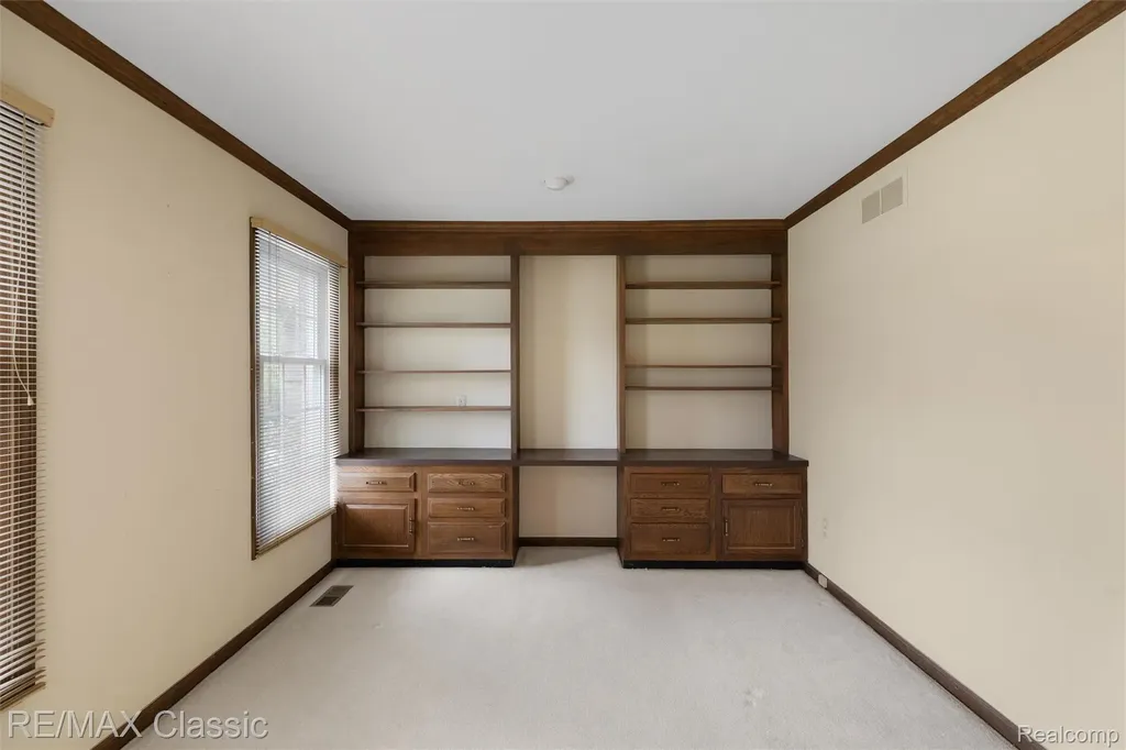 36953 Fox Glen Farmington Hills City MI 48331