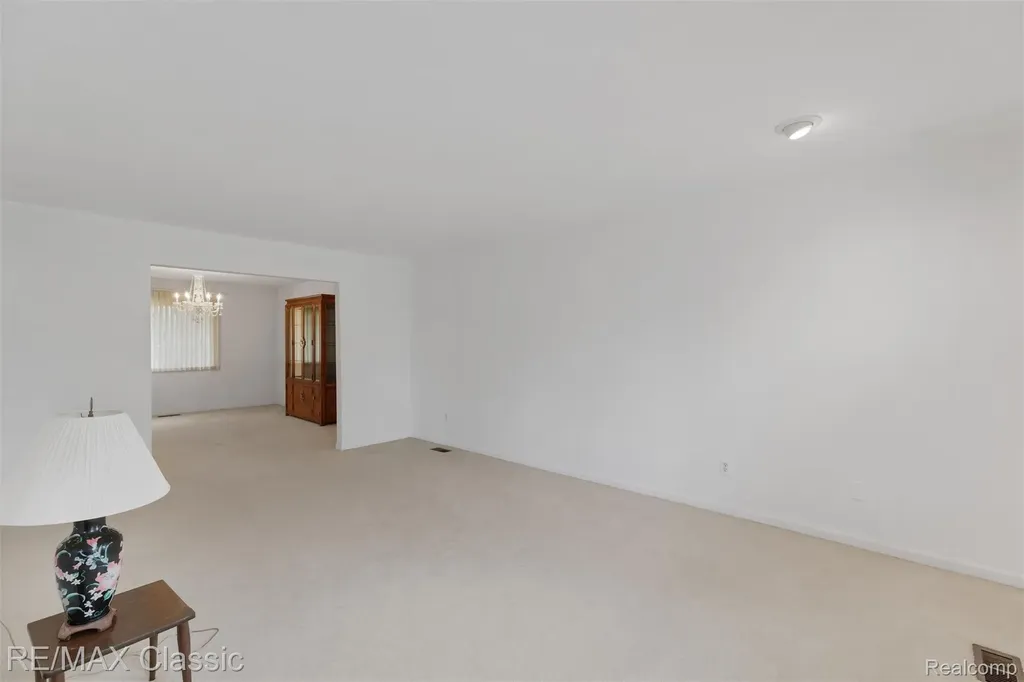 36953 Fox Glen Farmington Hills City MI 48331