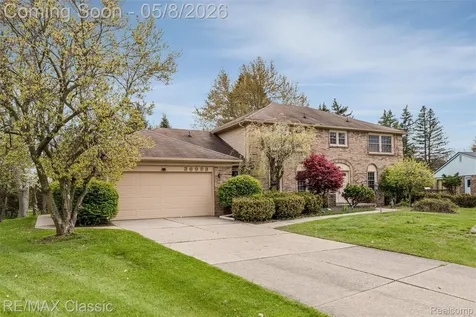 36953 Fox Glen Farmington Hills City MI 48331