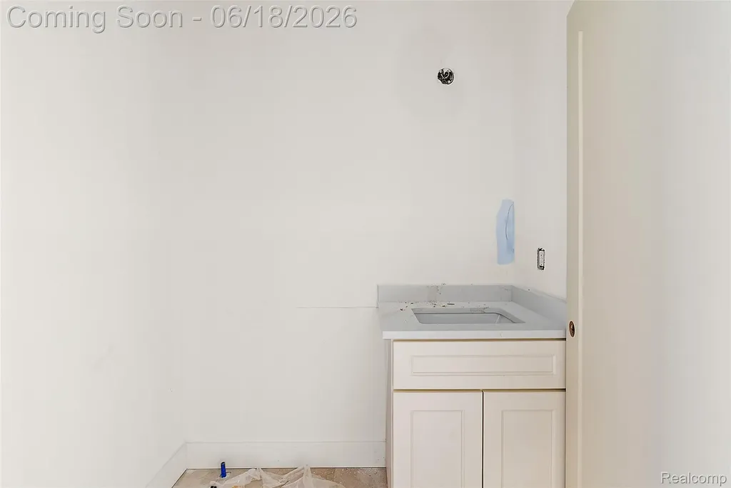 60637 Schoenherr Road Washington Township MI 48094