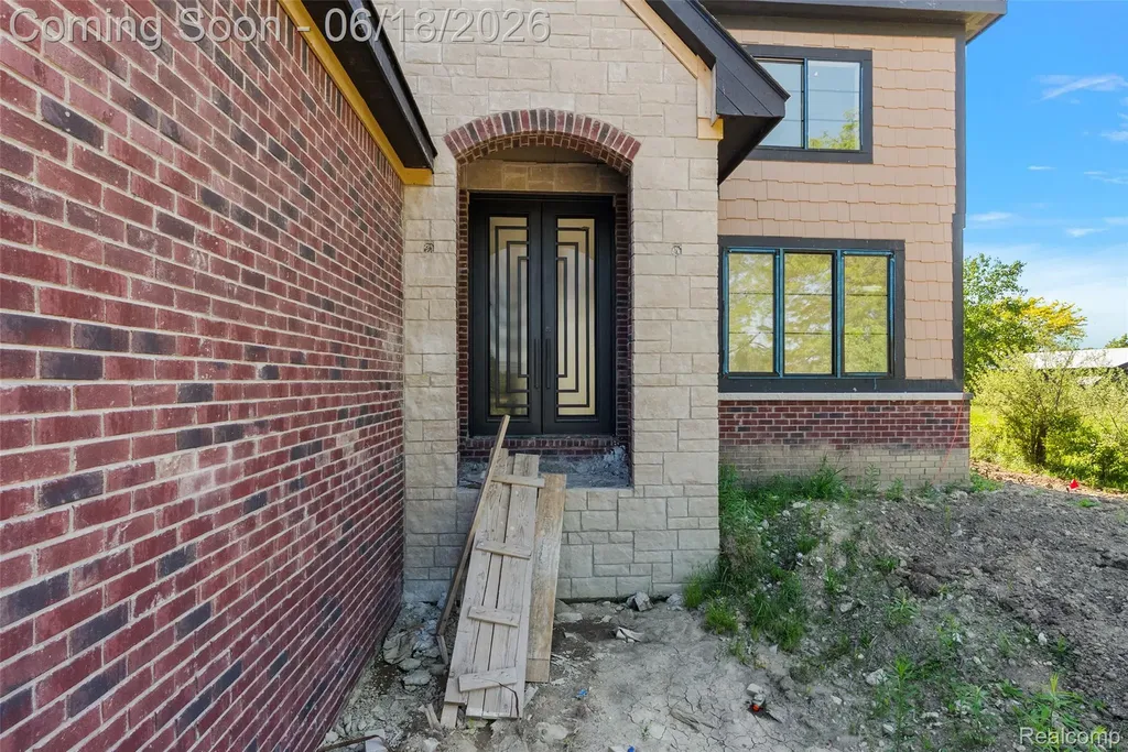 60637 Schoenherr Road Washington Township MI 48094