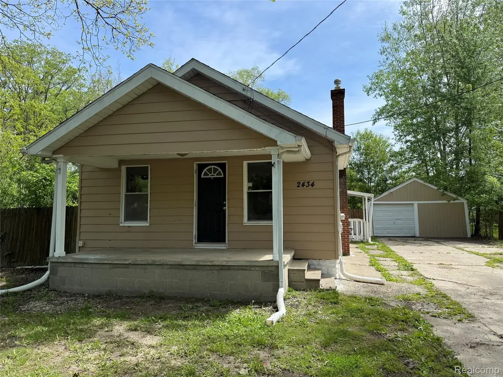 2434 Thornton Avenue Flint Charter Township MI 48504