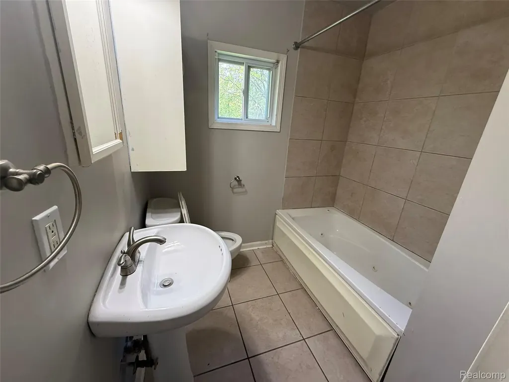 2434 Thornton Avenue Flint Charter Township MI 48504