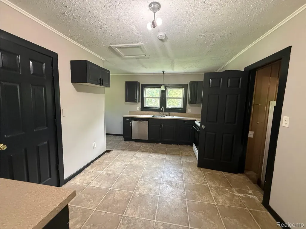 2434 Thornton Avenue Flint Charter Township MI 48504