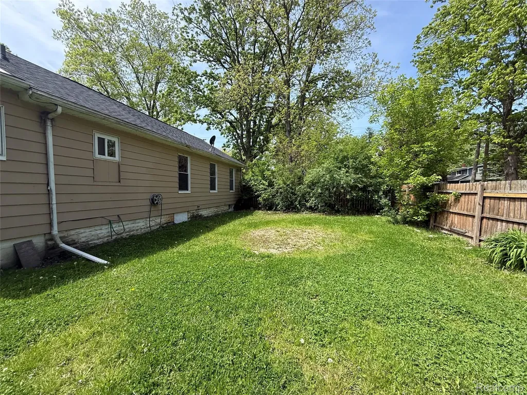 2434 Thornton Avenue Flint Charter Township MI 48504
