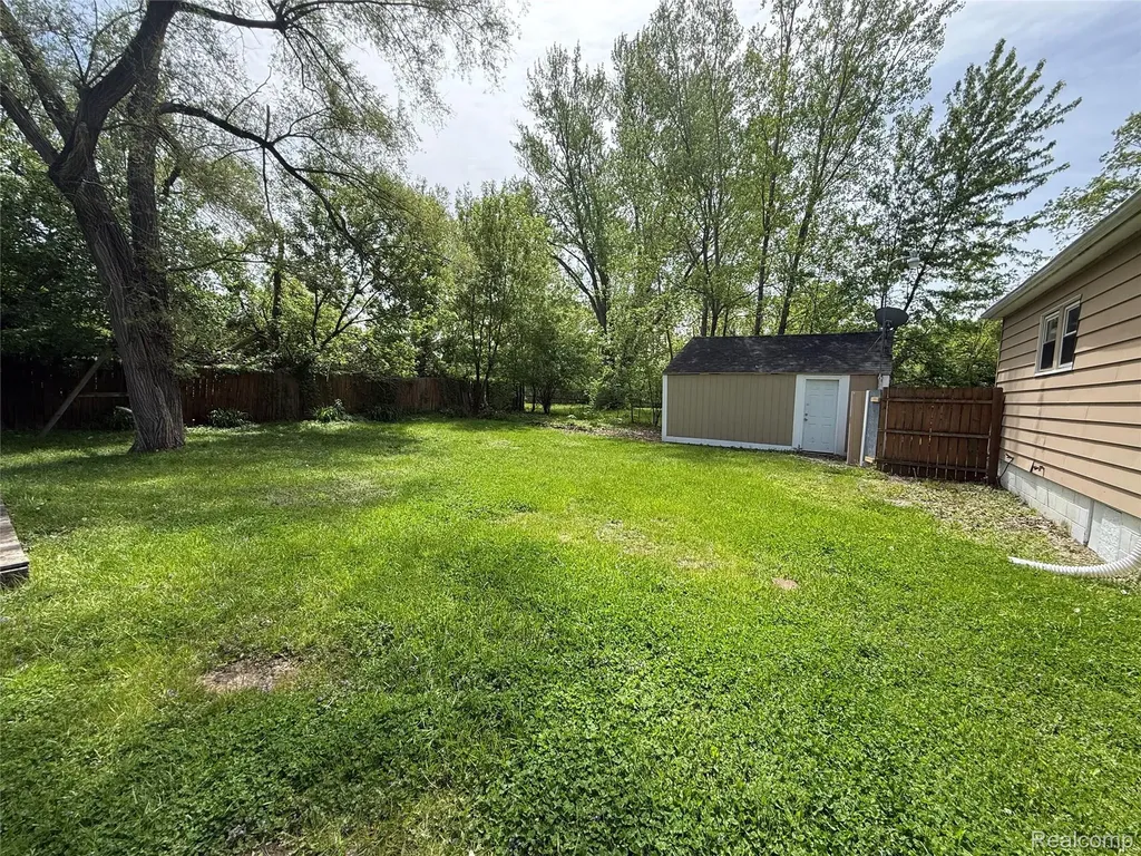 2434 Thornton Avenue Flint Charter Township MI 48504