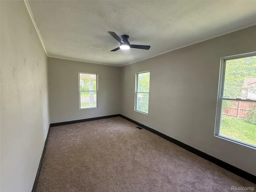 2434 Thornton Avenue Flint Charter Township MI 48504