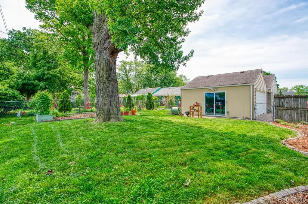 25550 Pennie Street Dearborn Heights City MI 48125
