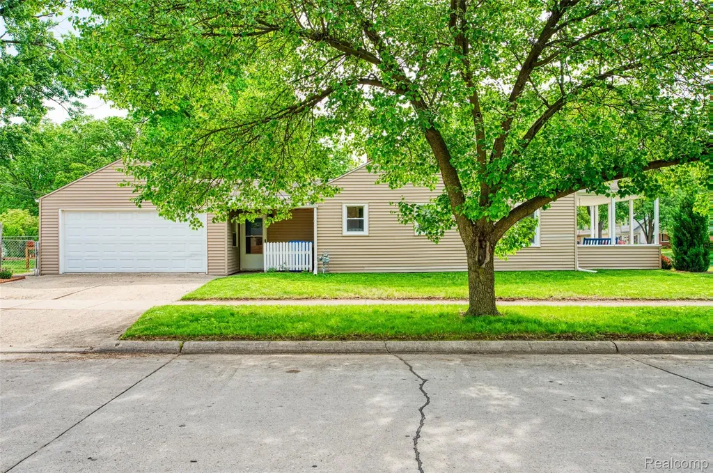 25550 Pennie Street Dearborn Heights City MI 48125