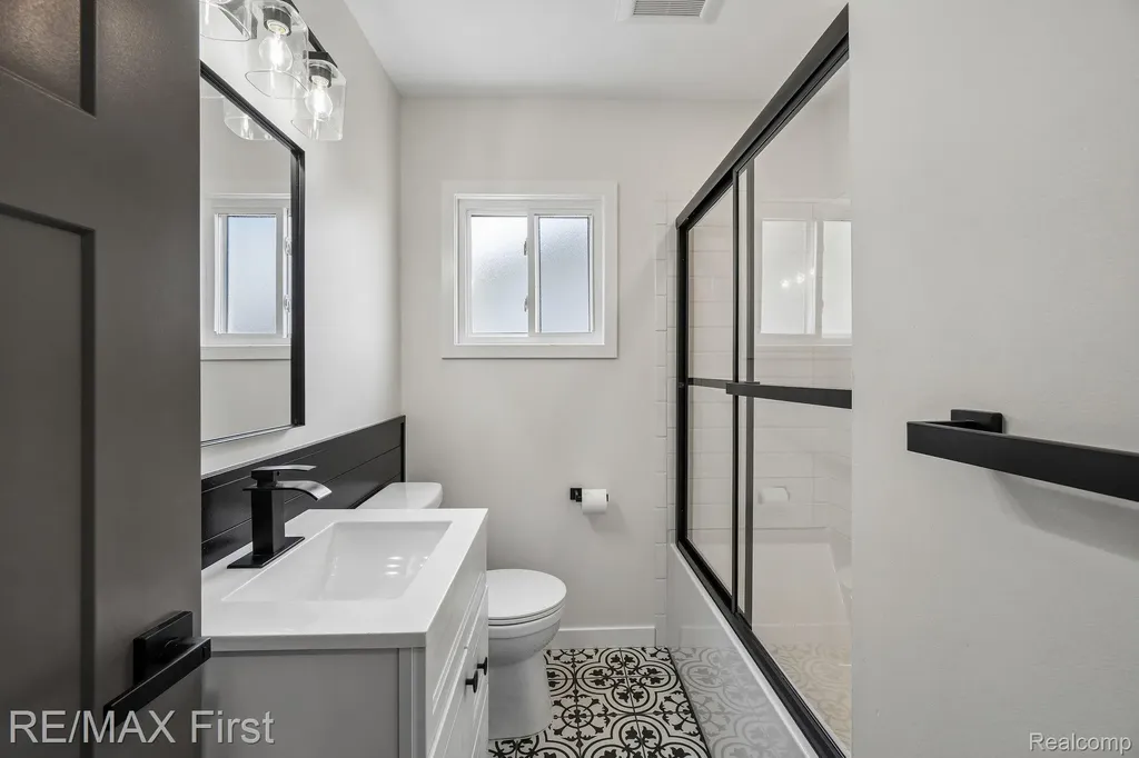 9403 Buckingham Street White Lake Charter Township MI 48386