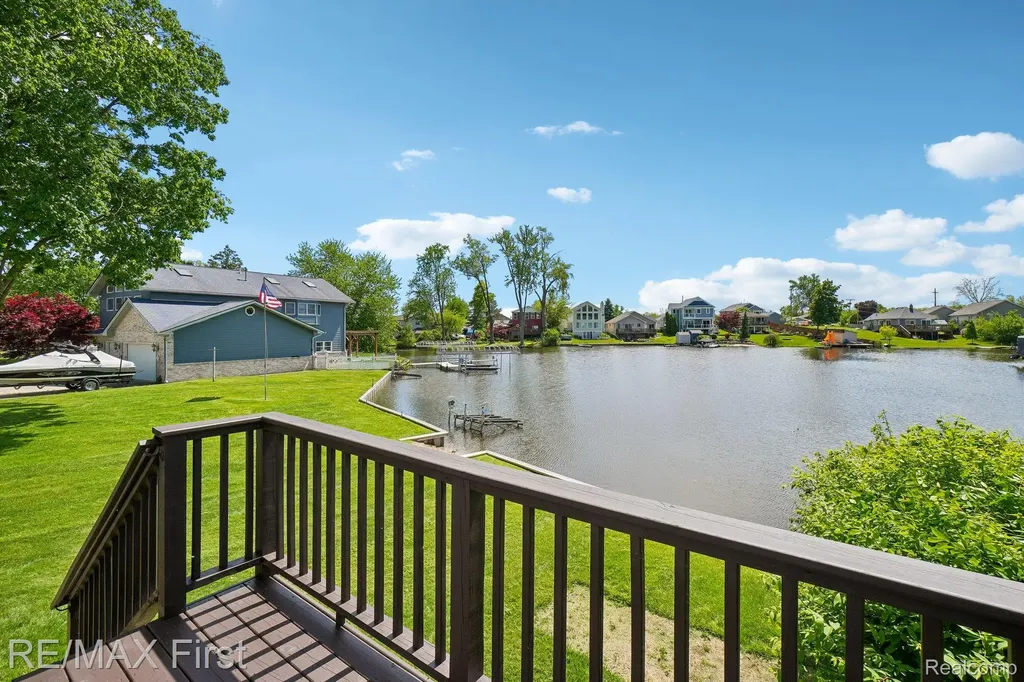 9403 Buckingham Street White Lake Charter Township MI 48386