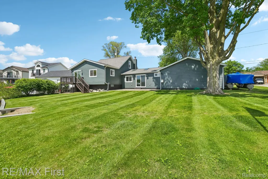 9403 Buckingham Street White Lake Charter Township MI 48386