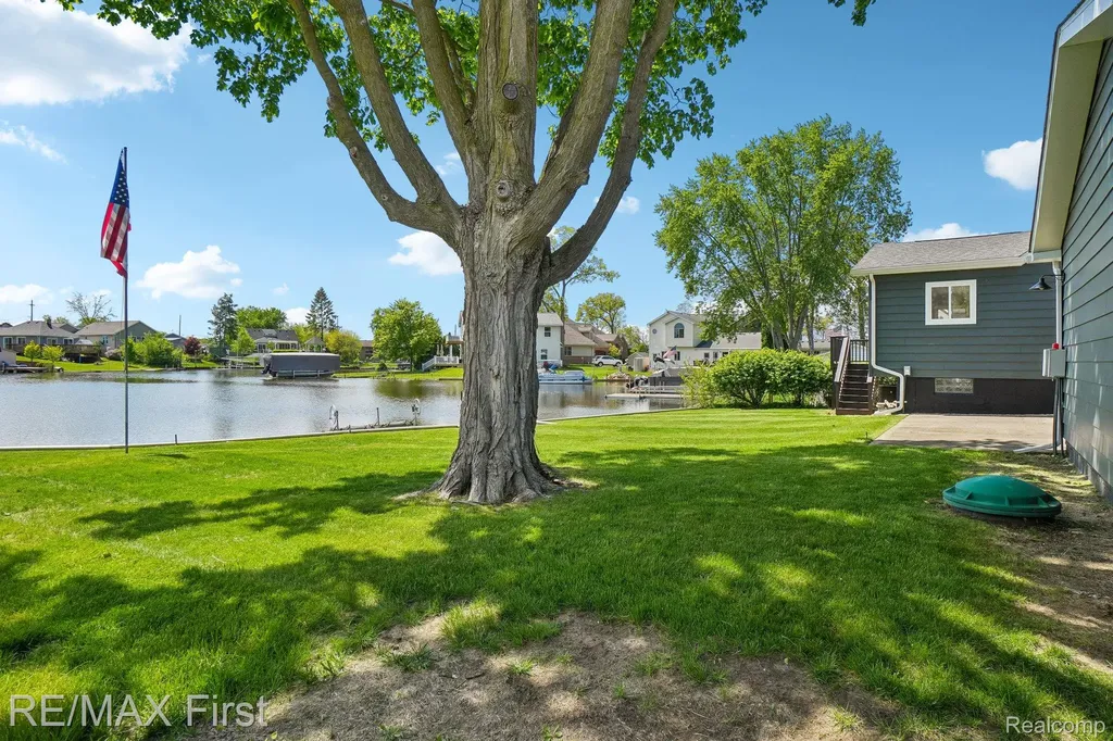 9403 Buckingham Street White Lake Charter Township MI 48386