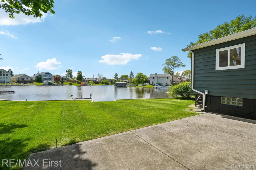 9403 Buckingham Street White Lake Charter Township MI 48386