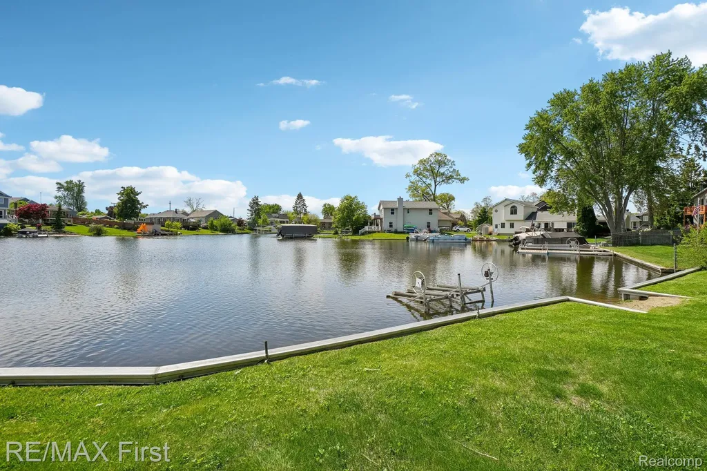 9403 Buckingham Street White Lake Charter Township MI 48386