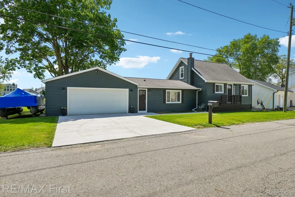 9403 Buckingham Street White Lake Charter Township MI 48386