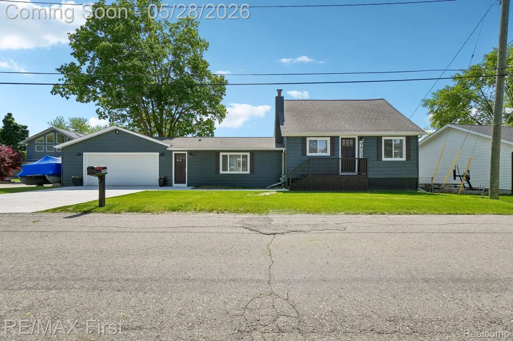 9403 Buckingham Street White Lake Charter Township MI 48386