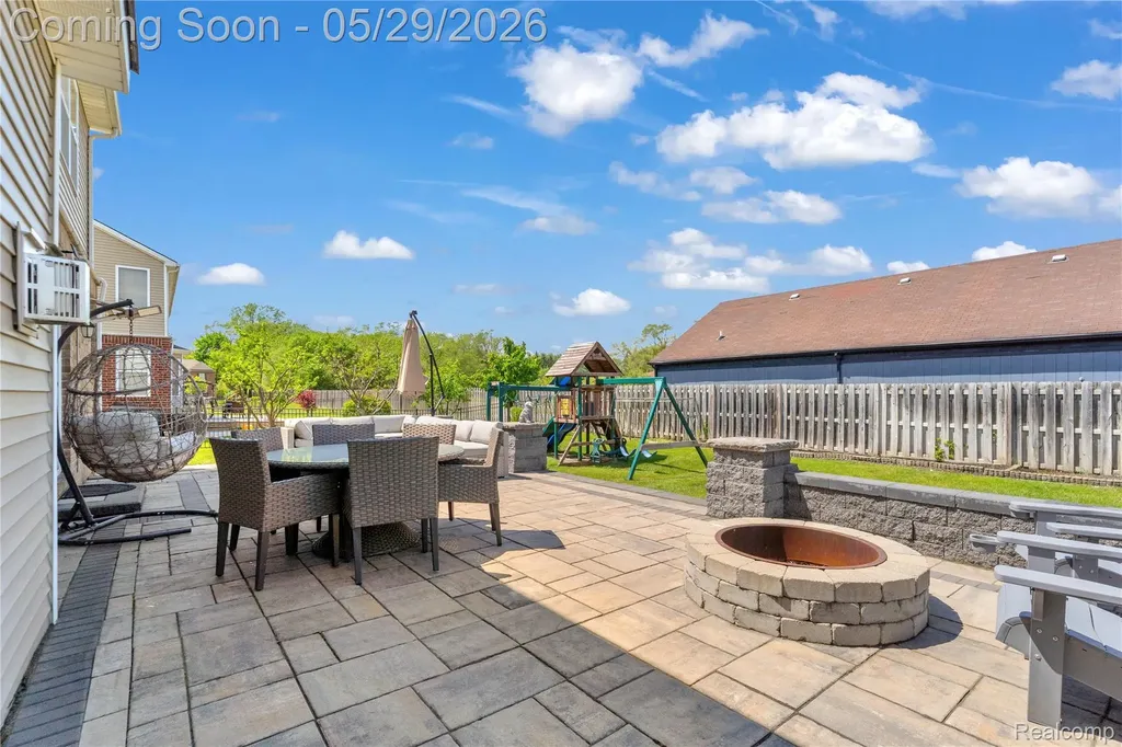 1977 Hazel Nut Lane Troy City MI 48085