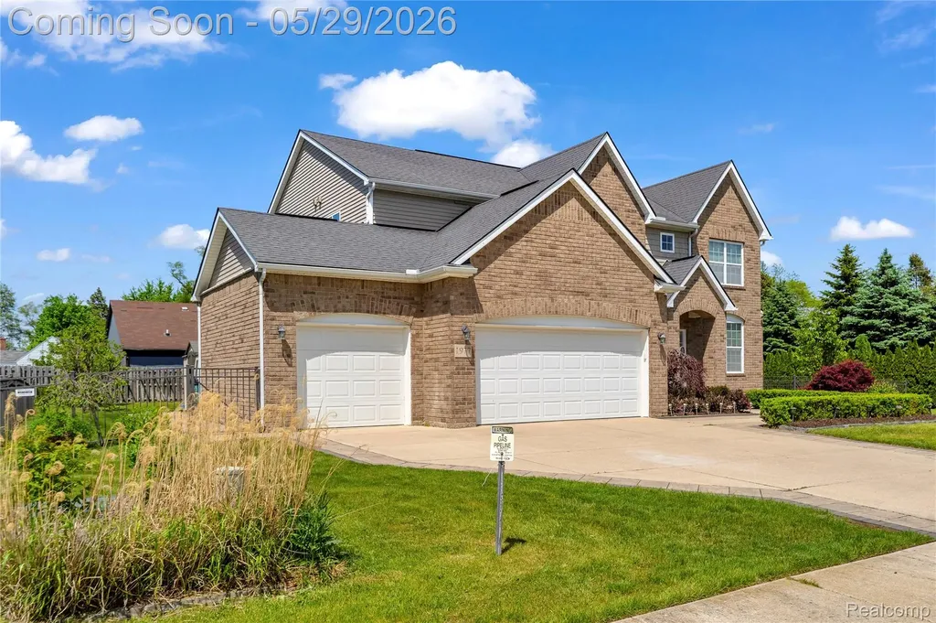 1977 Hazel Nut Lane Troy City MI 48085