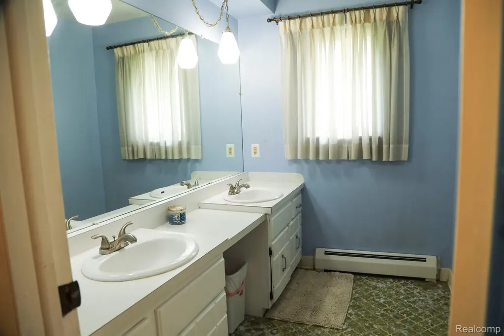 37735 Santa Anna Street Clinton Charter Township MI 48036