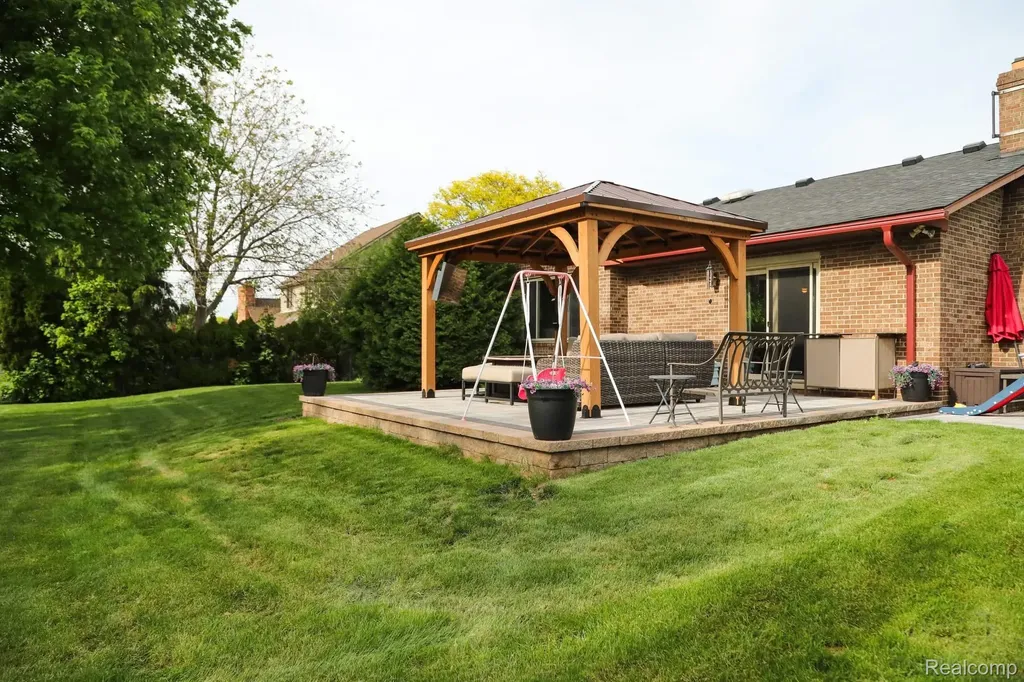 37735 Santa Anna Street Clinton Charter Township MI 48036