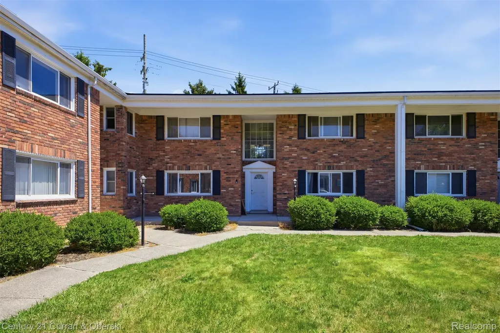 31831 Grand River Avenue Farmington City MI 48336