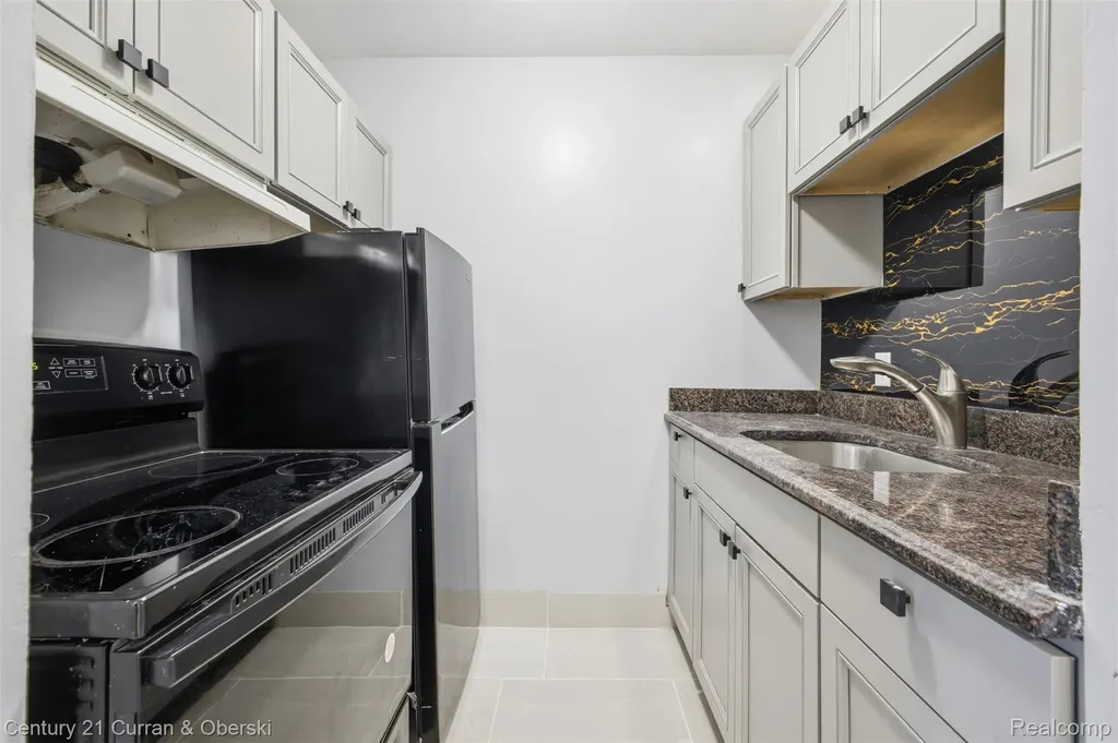 31831 Grand River Avenue Farmington City MI 48336