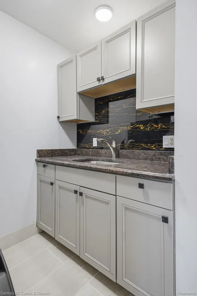 31831 Grand River Avenue Farmington City MI 48336