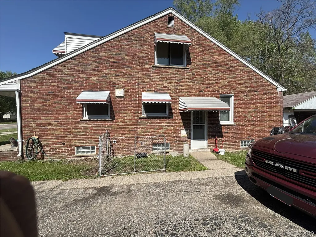 915 E 14 Mile Road Clawson City MI 48017