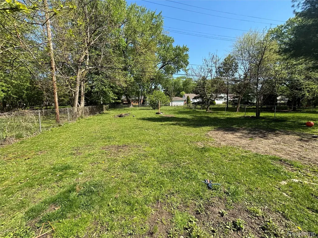915 E 14 Mile Road Clawson City MI 48017