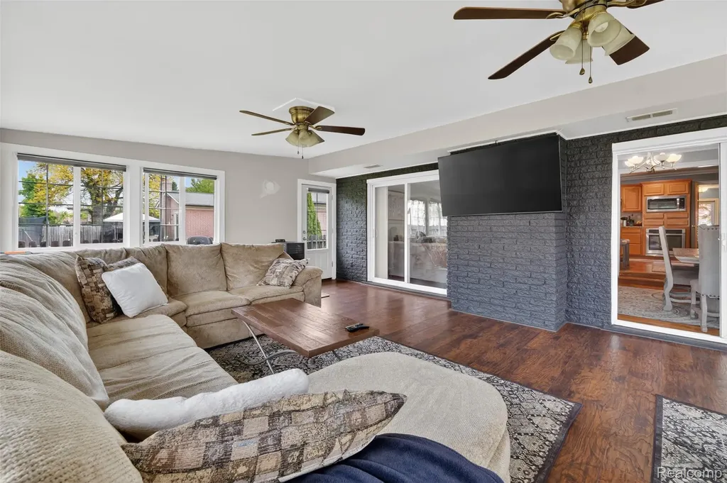 38031 Charwood Drive Sterling Heights City MI 48312